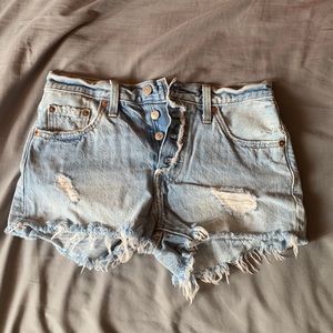 Levi distressed shorts